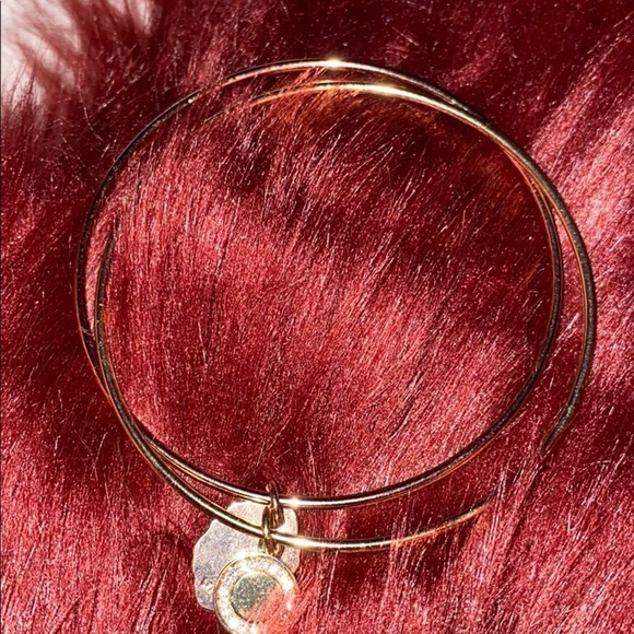 NWOT  Slim bracelet - Picture 4 of 4